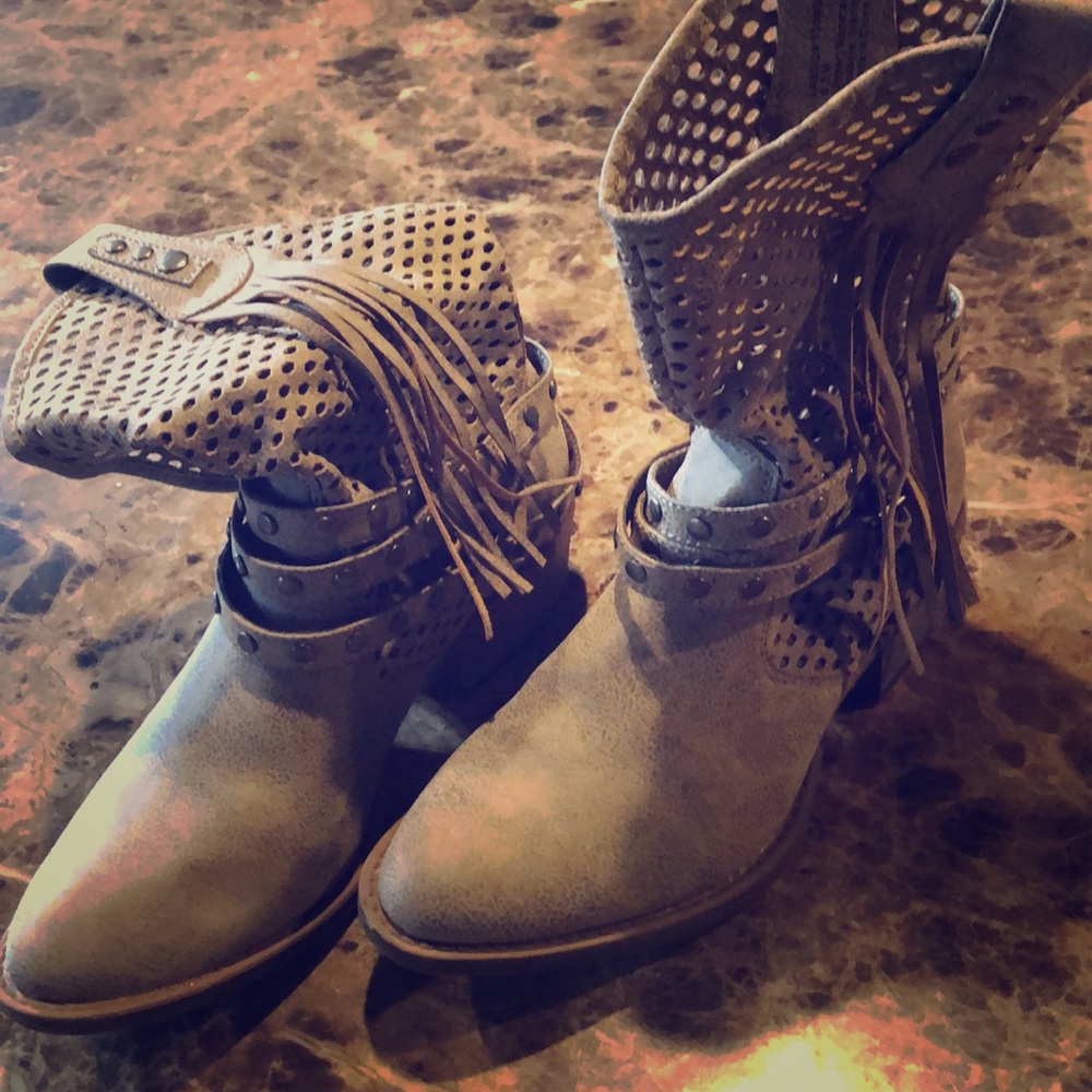 Manmade Coconuts By Matisse Cowboy Boots!